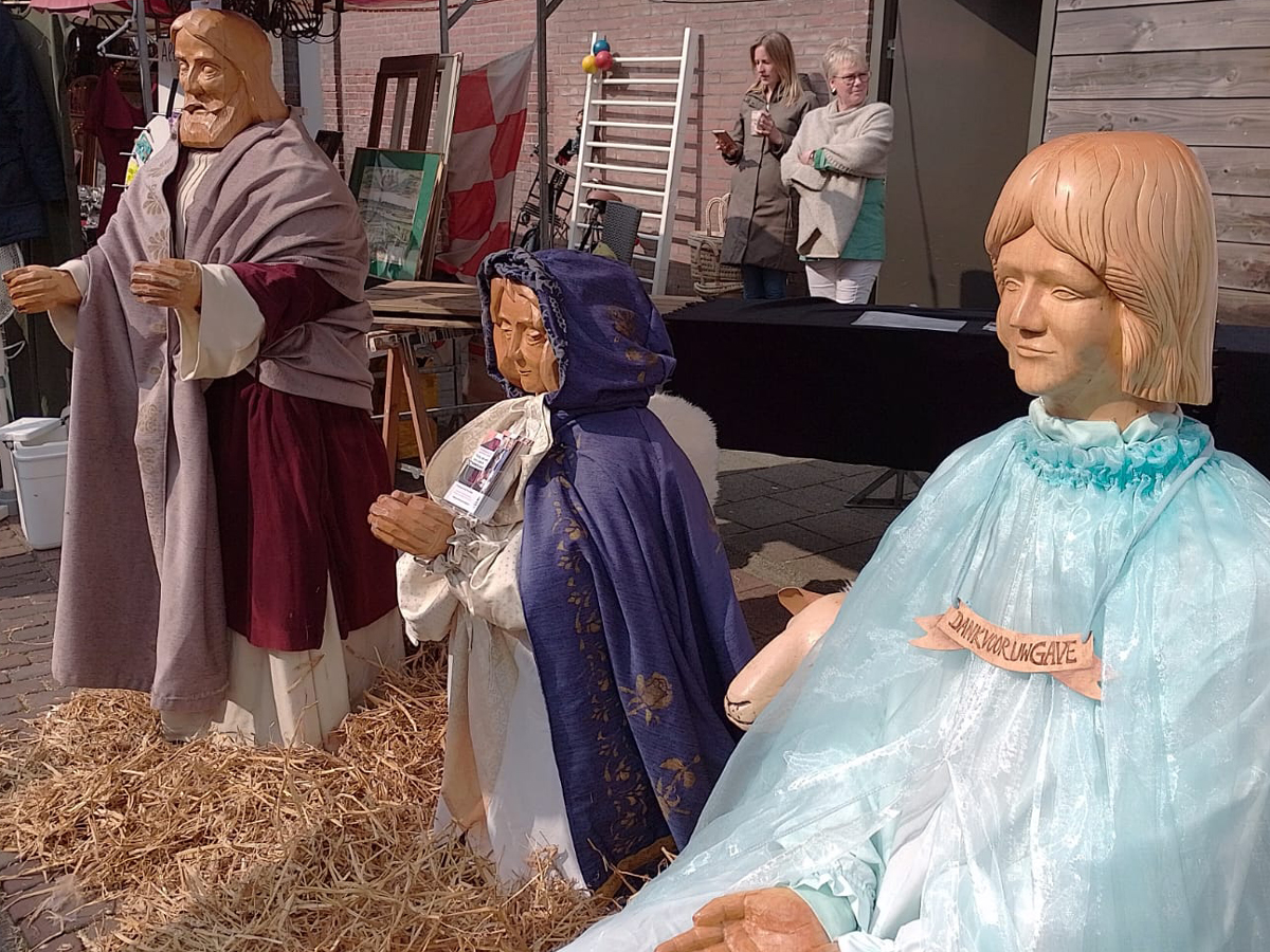 3 beelden van de kerststal: Jozef, Maria en de engel