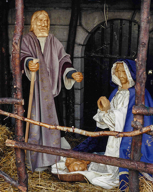 Jozef, Maria en kindeke Jezus in de kribbe in 1998 in de kerststal voor het Raadhuis